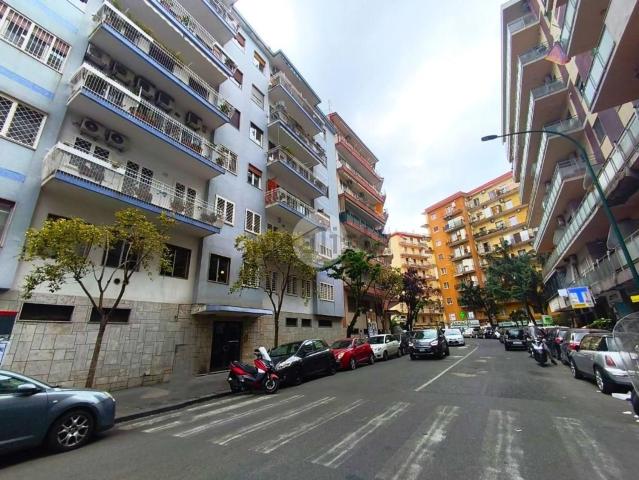 Locale Commerciale in affitto a Municipalità 5, Campania