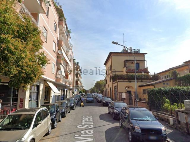 Locale Commerciale in affitto a Municipio Roma XIV, Roma Capitale