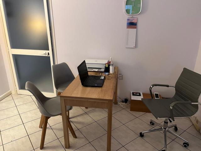 Locale Commerciale in affitto a Colleverde, Marche