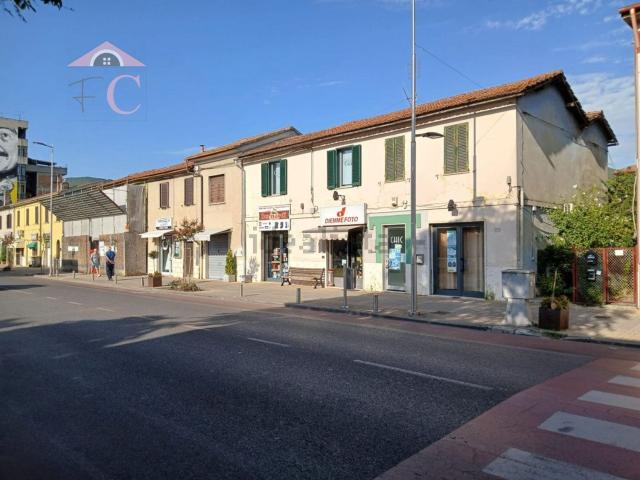 Locale Commerciale in affitto a Zona Industriale Sant'Anna, Narni