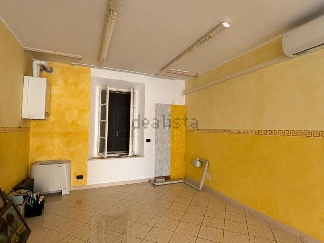 Locale Commerciale in affitto a Fornovo Di Taro, Reggio Emilia