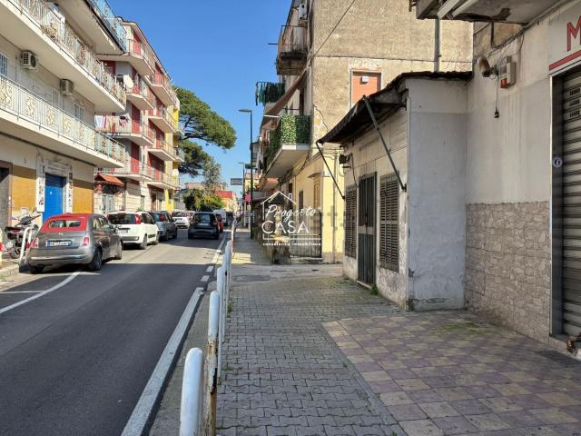 Locale Commerciale in affitto a Municipalità 6, Campania