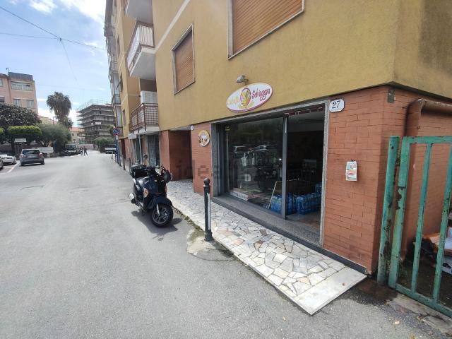 Locale Commerciale in affitto a Diano Calderina, Diano Marina