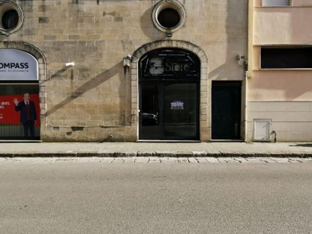 Locale Commerciale in affitto a Puglia, Lecce