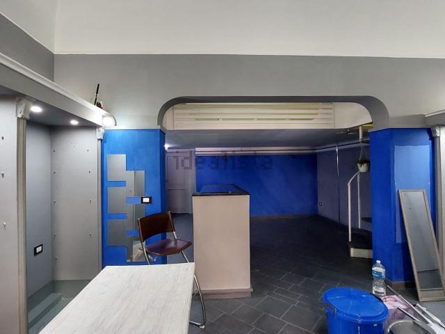 Locale Commerciale in affitto a Picanello-Ognina-Barriera-Canalicchio, Catania