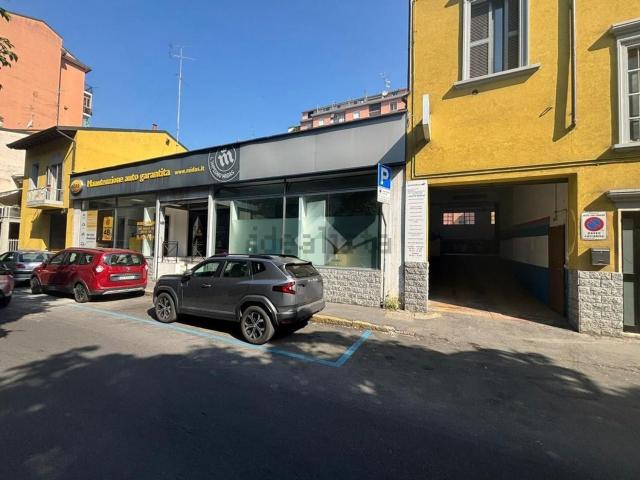 Locale Commerciale in affitto a Zona Omogenea Milano Nord, Sesto San Giovanni