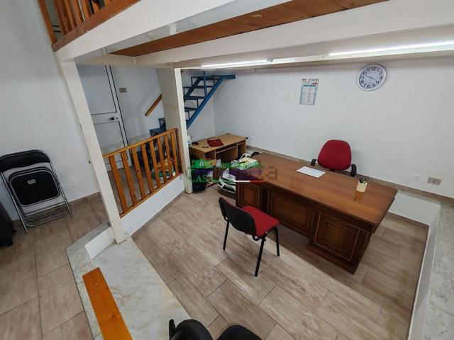 Locale Commerciale in affitto a Cappuccini, Ragusa