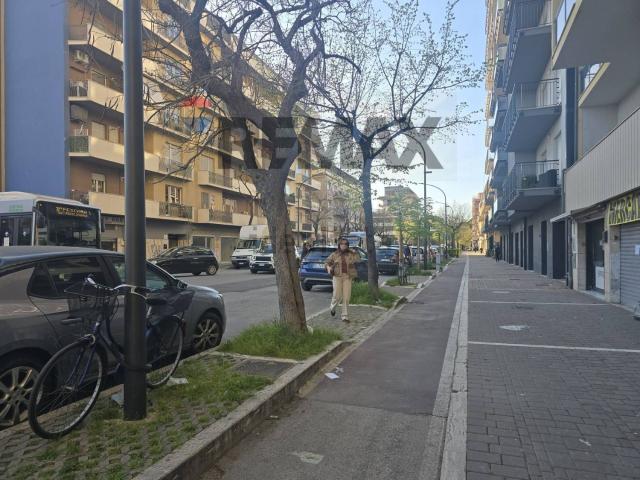 Locale Commerciale in affitto a Pescara, Abruzzo