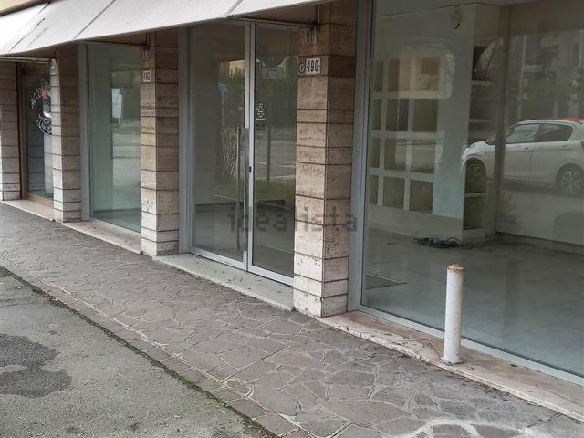 Locale Commerciale in affitto a Sant'Agnese, Modena