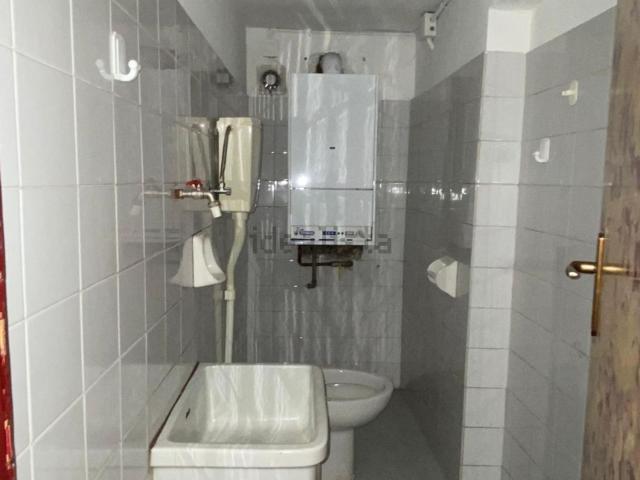 Locale Commerciale in affitto a Rimini, Reggio Emilia