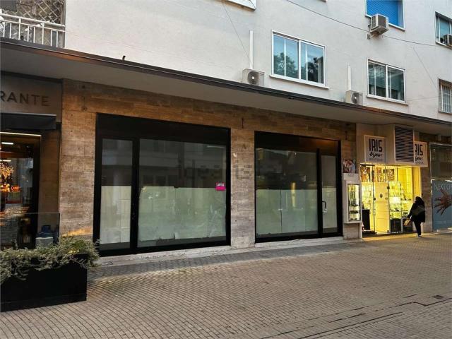 Locale Commerciale in affitto a Riccione, Reggio Emilia