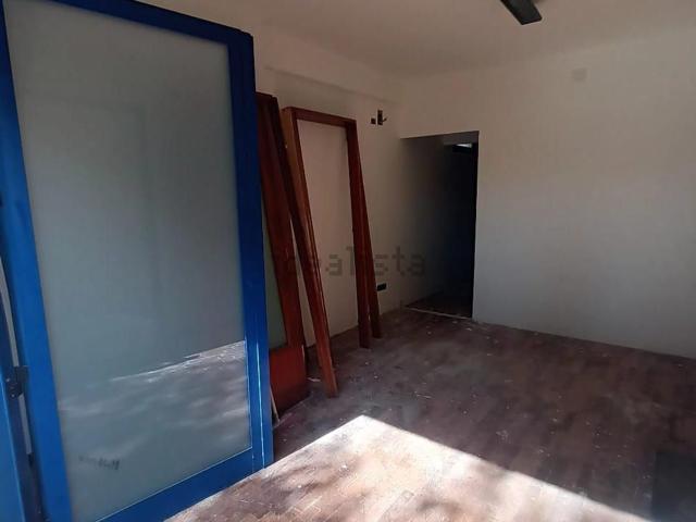 Locale Commerciale in affitto a Calvizzano, Campania