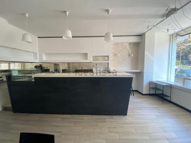 Locale Commerciale in affitto a Paderno, Reana Del Roiale