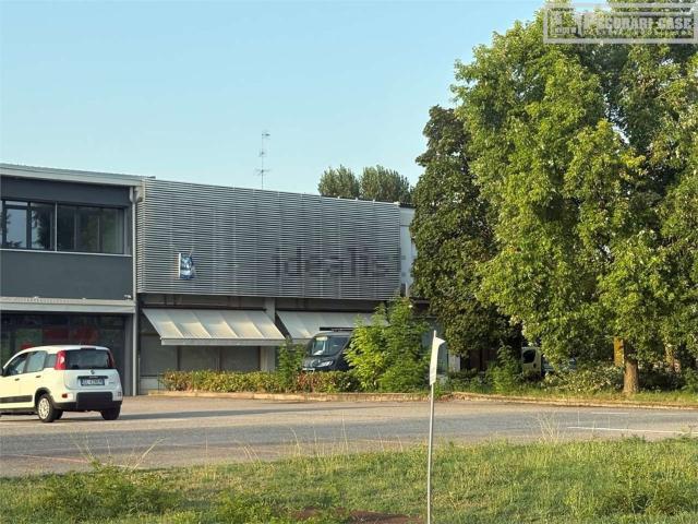 Locale Commerciale in affitto a Campogalliano, Modena