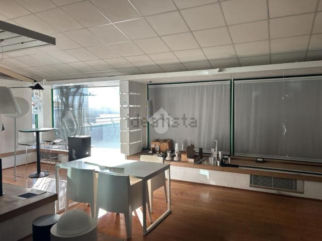 Locale Commerciale in affitto a Fener, Veneto