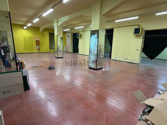 Locale Commerciale in affitto a Zambra, Sesto Fiorentino