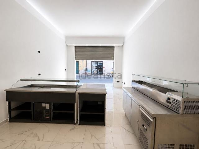 Locale Commerciale in affitto a Cervia, Reggio Emilia