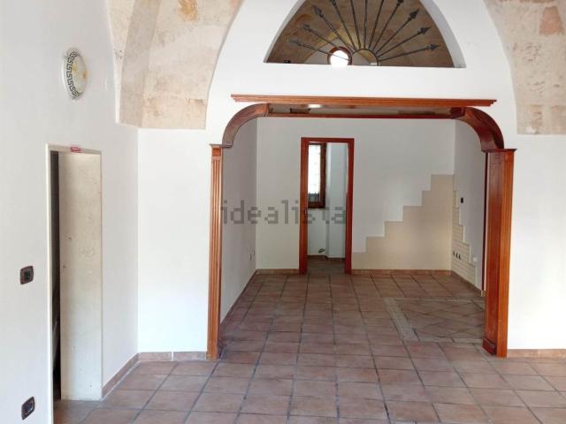 Locale Commerciale in affitto a Puglia, Taranto