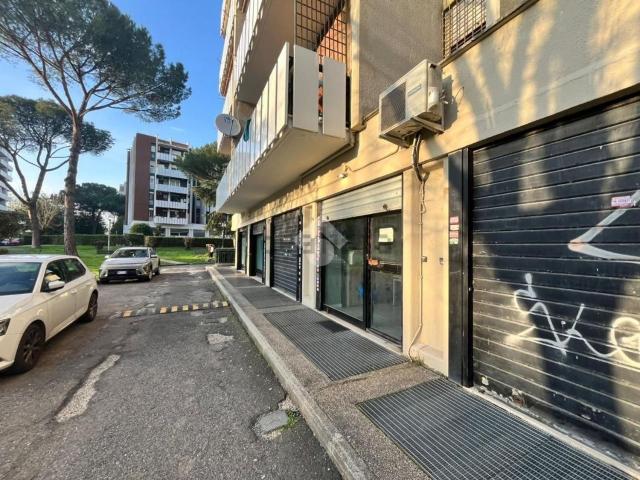 Locale Commerciale in affitto a Municipio Roma IV, Roma Capitale