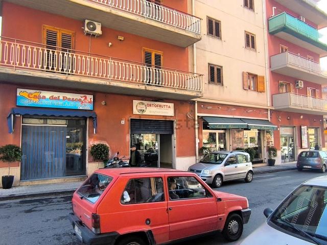Locale Commerciale in affitto a Loreto, Acireale