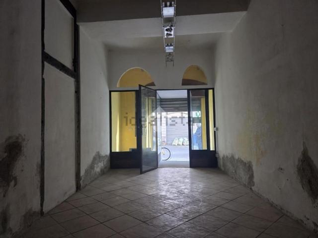 Locale Commerciale in affitto a Borgo Palazzo, Bergamo