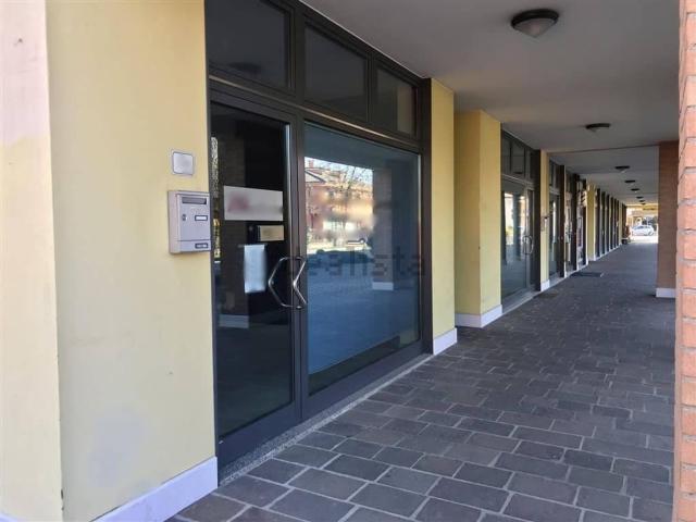 Locale Commerciale in affitto a Salzano, Veneto