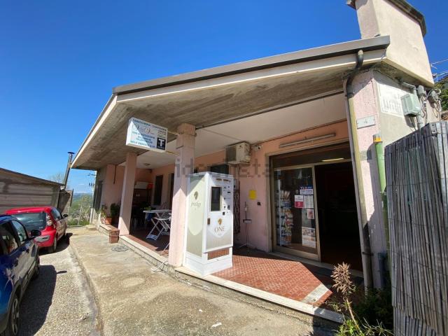 Locale Commerciale in affitto a Moscufo, Abruzzo