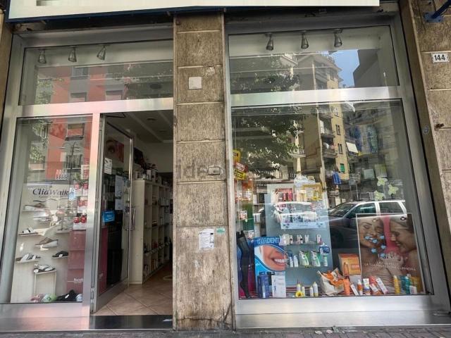Locale Commerciale in affitto a Salerno, Torrione