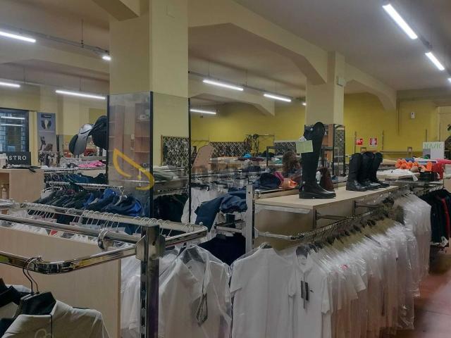 Locale Commerciale in affitto a Zambra, Sesto Fiorentino