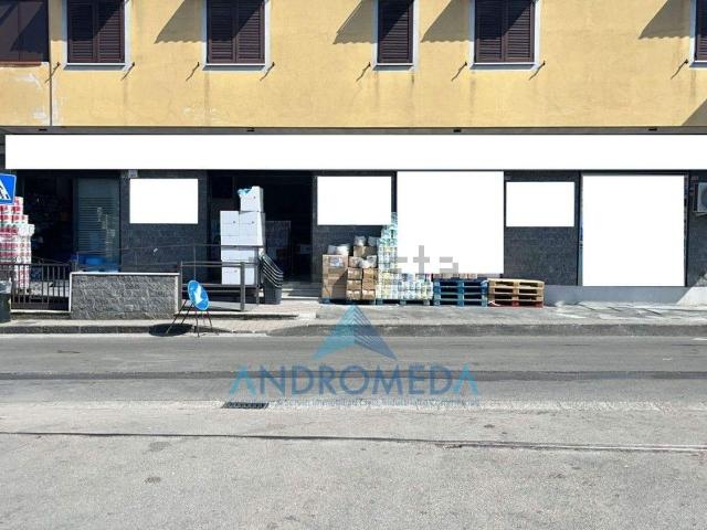 Locale Commerciale in affitto a Mugnano Di Napoli, Campania