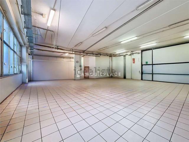 Locale Commerciale in affitto a Oltrisarco-Aslago - Oberau-Haslach, Bolzano - Bozen