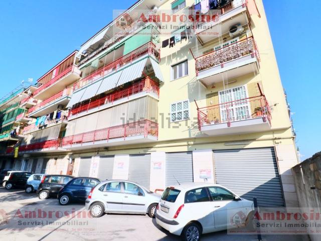 Locale Commerciale in affitto a Municipalità 7, Campania
