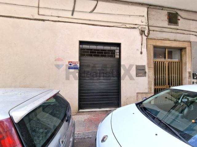 Locale Commerciale in affitto a Casoria, Campania