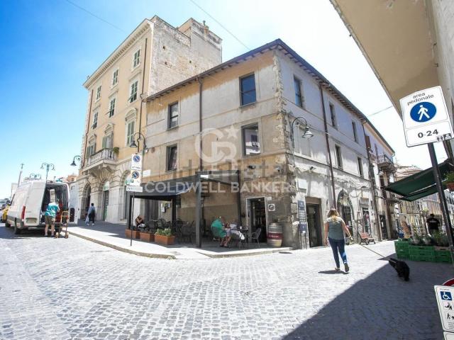 Locale Commerciale in affitto a Tarquinia, Lazio