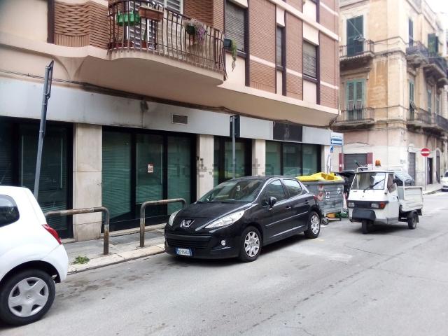 Locale Commerciale in affitto a Municipio 1, Puglia
