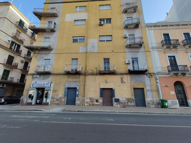 Locale Commerciale in affitto a Puglia, Taranto