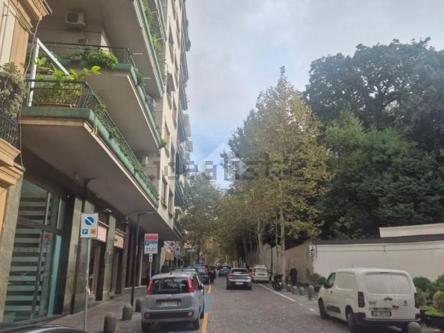 Locale Commerciale in affitto a Municipalità 5, Campania
