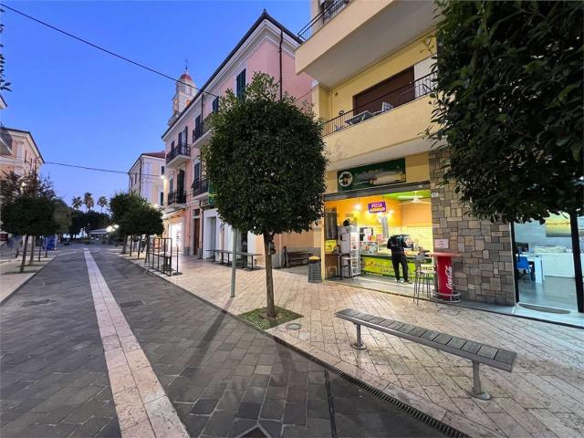 Locale Commerciale in affitto a Diano Calderina, Diano Marina