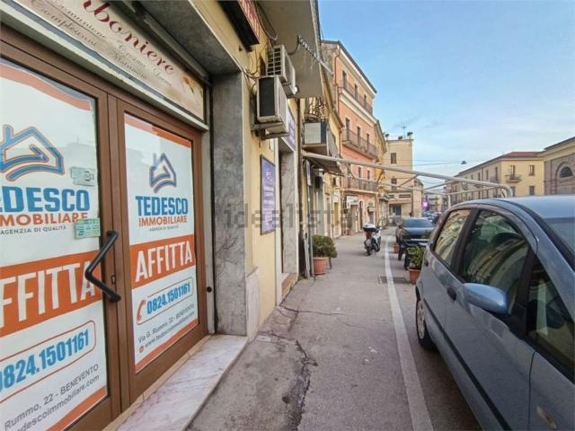 Locale Commerciale in affitto a Porta Rufina, Benevento