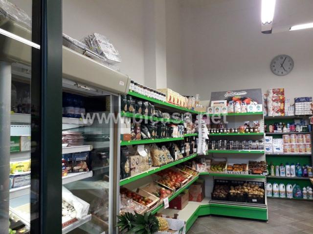 Locale Commerciale in affitto a Loreto, Marche