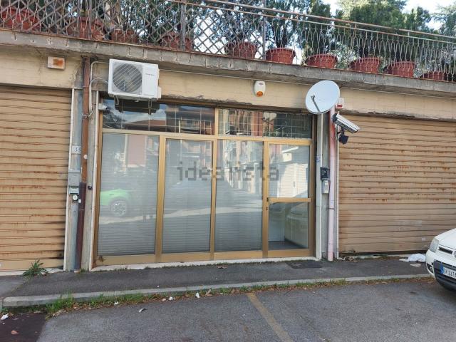 Locale Commerciale in affitto a Saione, Palazzo Del Pero