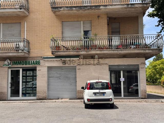Locale Commerciale in affitto a Settebagni, Roma Capitale