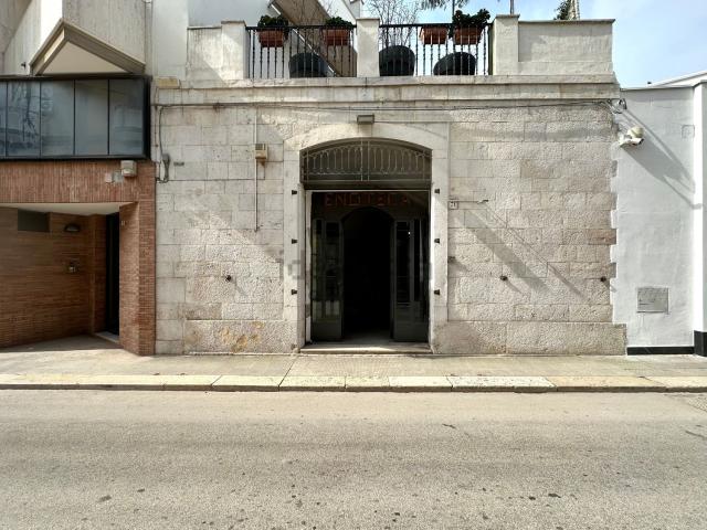 Locale Commerciale in affitto a Puglia, Barletta-andria-trani