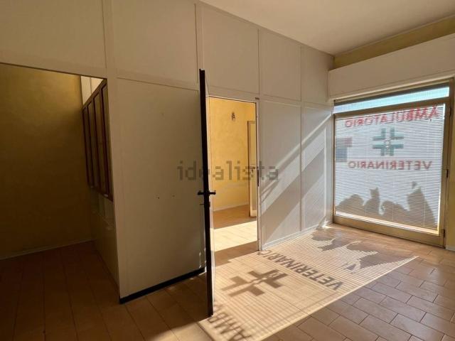 Locale Commerciale in affitto a Marche, Fermo