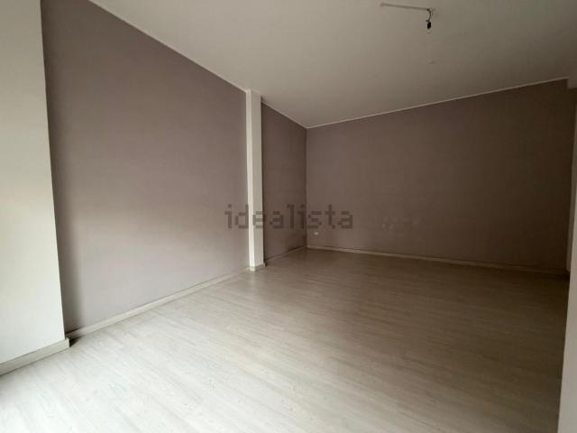 Locale Commerciale in affitto a Puglia, Taranto