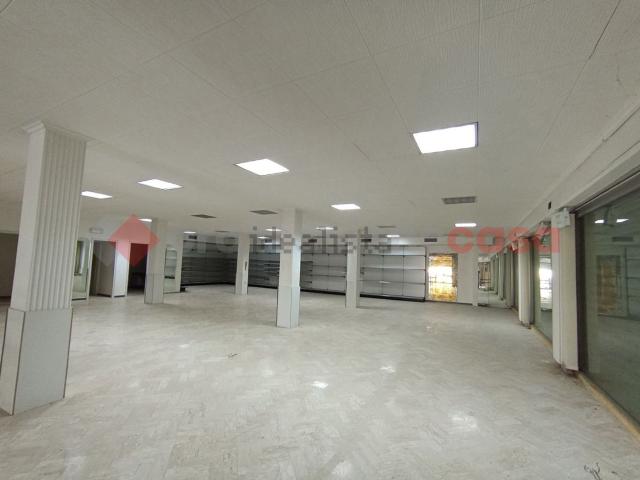 Locale Commerciale in affitto a Spoleto, Umbria