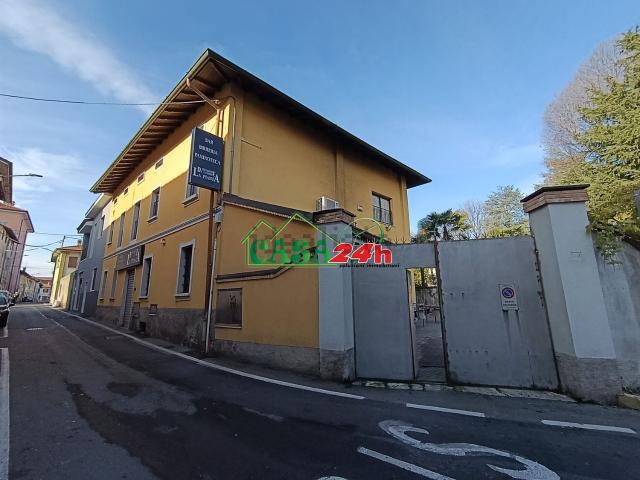 Locale Commerciale in affitto a Rovello Porro, Lombardia