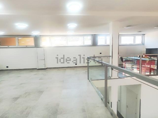 Locale Commerciale in affitto a Municipalità 7, Casoria