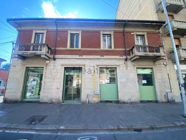 Locale Commerciale in affitto a Circoscrizione 8, Piemonte