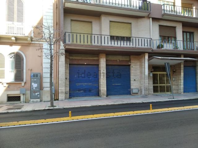 Locale Commerciale in affitto a Puglia, Taranto
